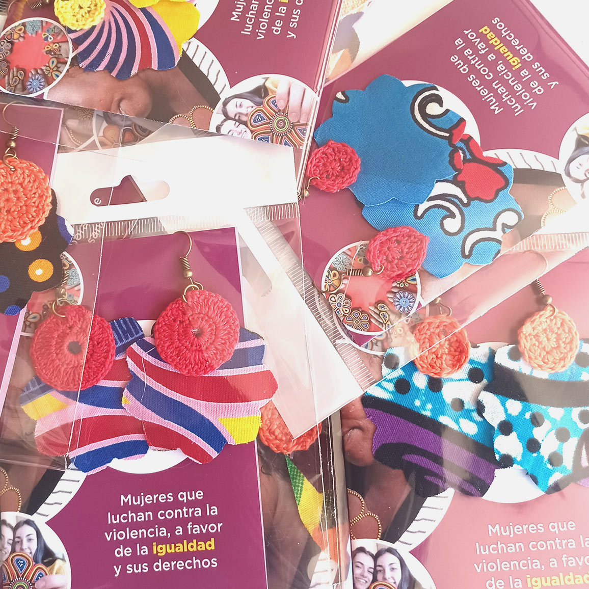Pendientes de GANCHILLO/CROCHET y TELAS AFRICANAS - Imagen 3